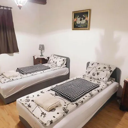 Joe Bacsi Rezidenciaja *