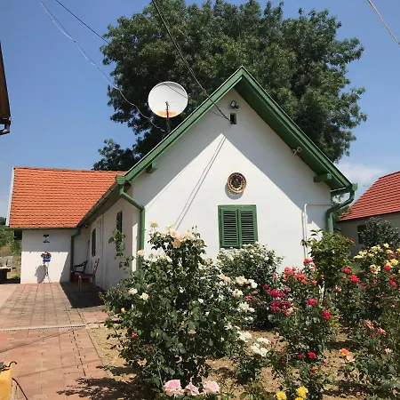 Joe Bacsi Rezidenciaja Kisharsány