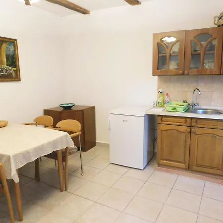 Joe Bacsi Rezidenciaja Apartment