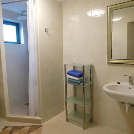 Joe Bacsi Rezidenciaja Apartment
