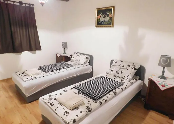 Joe Bacsi Rezidenciaja *